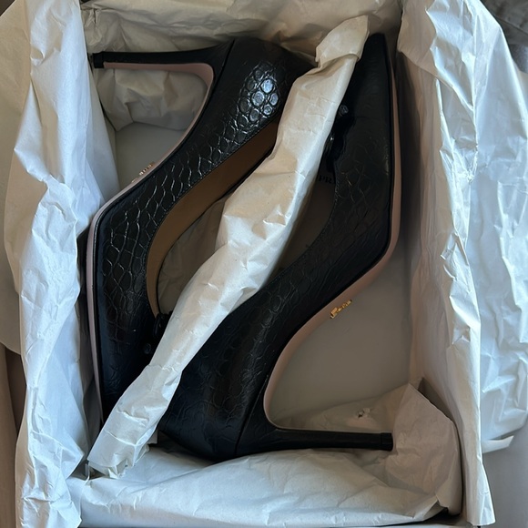 PRADA Black Croc Embossed Pump with Gold Hardware - Picture 3 of 4